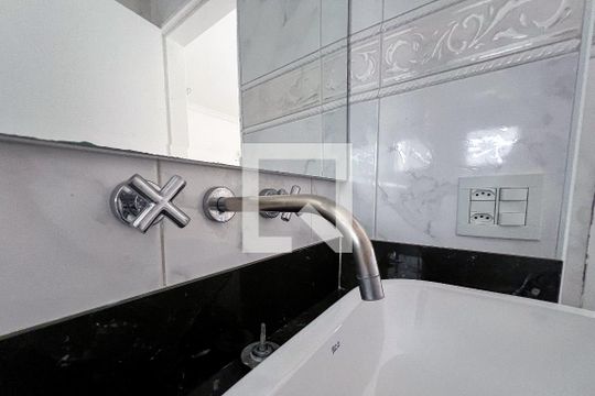 Banheiro de apartamento à venda com 2 quartos, 66m² em Vila Olímpia, São Paulo