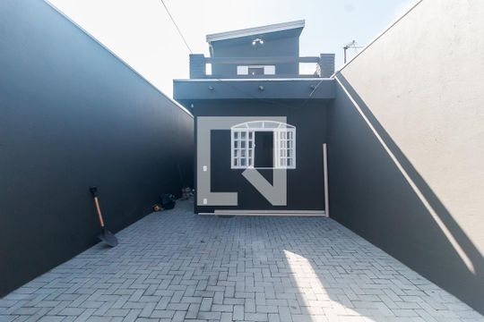 Garagem de casa para alugar com 3 quartos, 140m² em Jardim Rodeio, Mogi das Cruzes