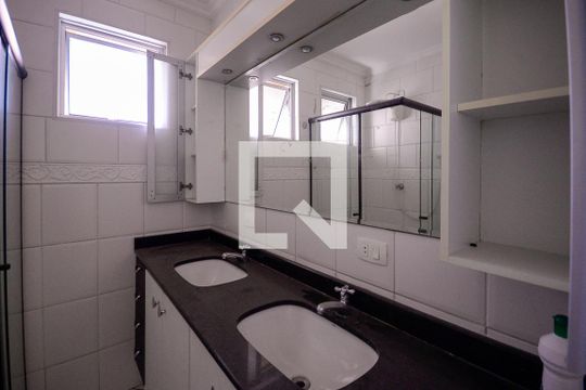 Banheiro  de casa à venda com 2 quartos, 100m² em Paraíso, São Paulo