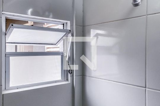 Banheiro de apartamento à venda com 1 quarto, 32m² em Jardim Carvalho, Porto Alegre