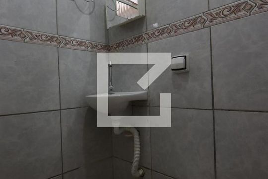 Banheiro de casa para alugar com 1 quarto, 44m² em Vila Alpina, São Paulo