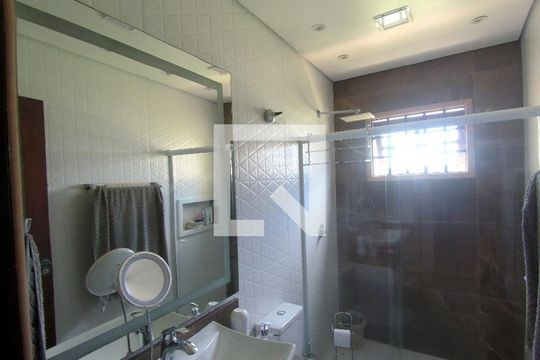 Banheiro da Suíte de casa à venda com 3 quartos, 193m² em Jardim Santa Mena, Guarulhos