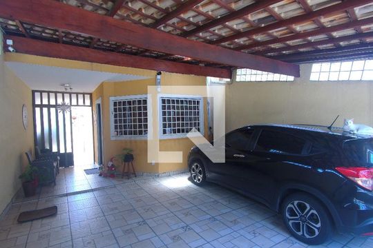 Garagem de casa à venda com 3 quartos, 193m² em Jardim Santa Mena, Guarulhos