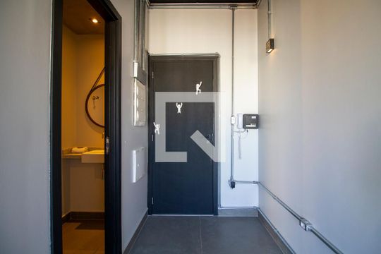 Hall de entrada de apartamento para alugar com 1 quarto, 80m² em Sumarezinho, São Paulo