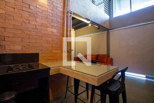 Cozinha de apartamento para alugar com 1 quarto, 80m² em Sumarezinho, São Paulo