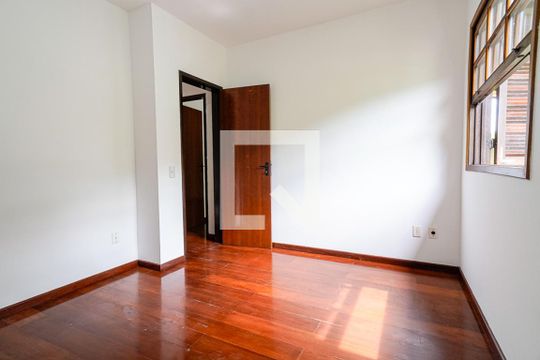 Quarto 1 de casa à venda com 3 quartos, 360m² em Itaipu, Niterói