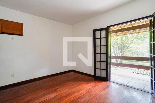 Suite de casa à venda com 3 quartos, 360m² em Itaipu, Niterói