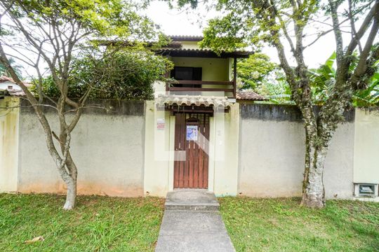 Entrada de casa à venda com 3 quartos, 360m² em Itaipu, Niterói