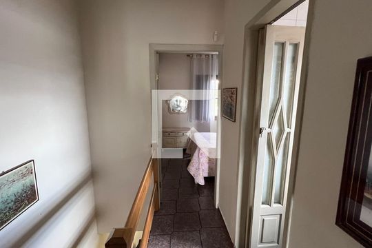 Corredor de casa à venda com 3 quartos, 150m² em Vila Madalena, São Paulo