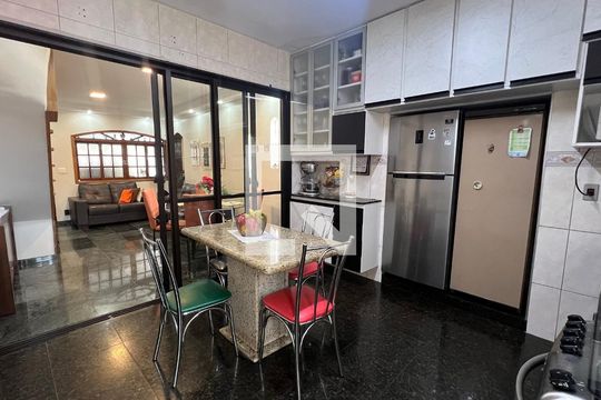 Cozinha de casa à venda com 3 quartos, 150m² em Vila Madalena, São Paulo