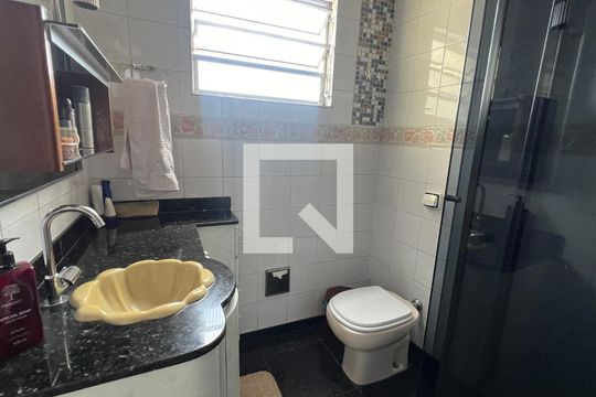 Banheiro de casa à venda com 3 quartos, 150m² em Vila Madalena, São Paulo