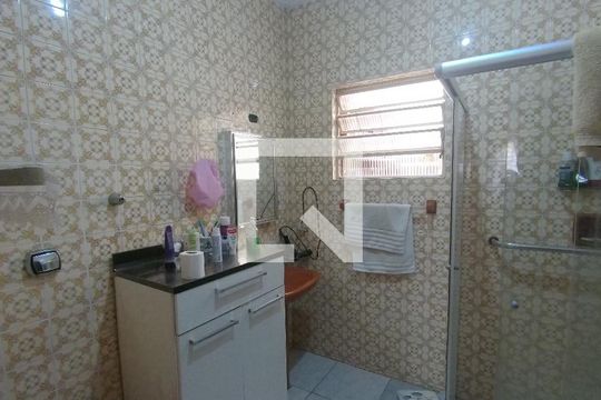 Quarto 01 Suíte Banheiro  de casa à venda com 5 quartos, 170m² em Jardim Santa Mena, Guarulhos