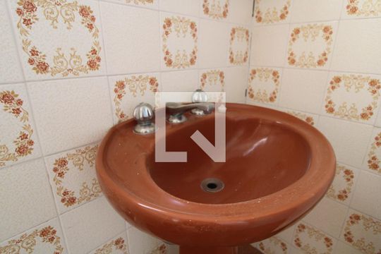 Pia banheiro comum de casa para alugar com 4 quartos, 120m² em Socorro, São Paulo