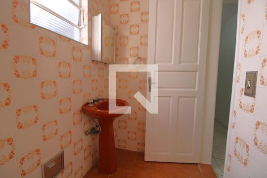 Banheiro comum de casa para alugar com 4 quartos, 120m² em Socorro, São Paulo