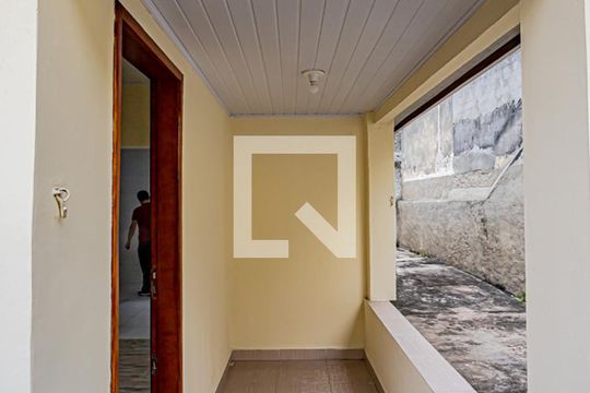 Hall de entrada de casa à venda com 2 quartos, 80m² em Vila Palmeiras, São Paulo