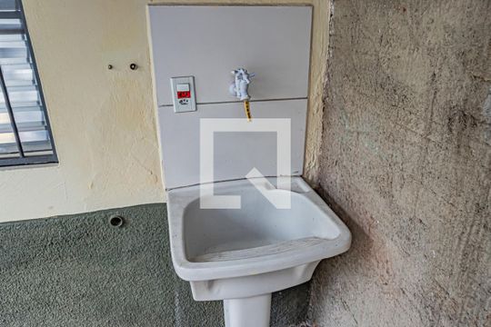 Área de serviço e quintal de casa à venda com 2 quartos, 80m² em Vila Palmeiras, São Paulo