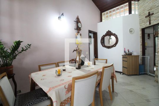 Sala de casa de condomínio à venda com 3 quartos, 336m² em Anil, Rio de Janeiro