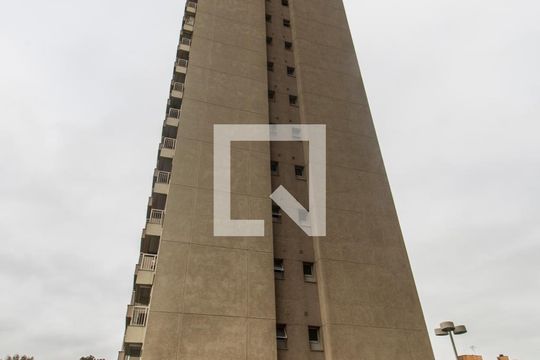 Fachada do bloco de apartamento para alugar com 1 quarto, 50m² em Empresarial 18 do Forte, Barueri