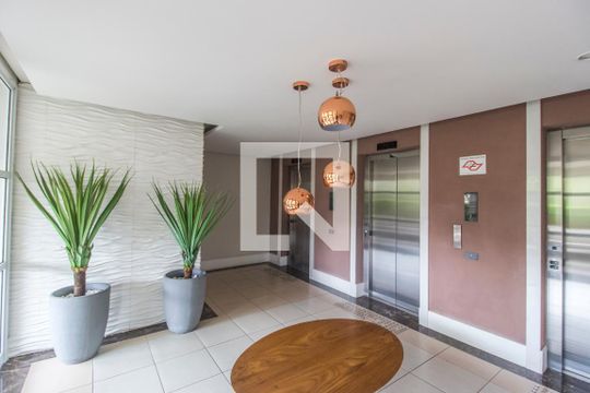 Hall de entrada de apartamento para alugar com 1 quarto, 50m² em Empresarial 18 do Forte, Barueri