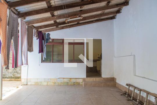 Quintal de casa à venda com 5 quartos, 417m² em Vila Nova, Porto Alegre