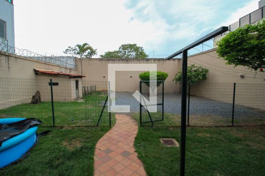 Quintal de casa à venda com 3 quartos, 420m² em Palmares, Belo Horizonte