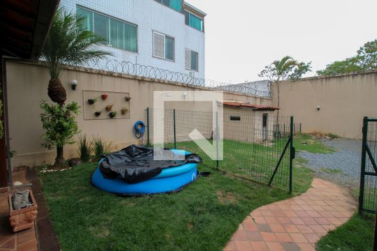 Quintal de casa à venda com 3 quartos, 420m² em Palmares, Belo Horizonte