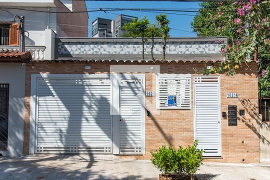 Fachada de casa para alugar com 1 quarto, 42m² em Vila Dom Pedro I, São Paulo