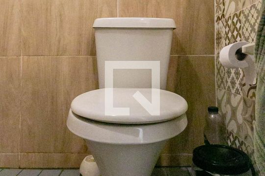 Banheiro de casa para alugar com 1 quarto, 90m² em Padre Eustáquio, Belo Horizonte
