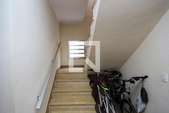 Escada de casa à venda com 3 quartos, 294m² em Vila Santa Clara, São Paulo