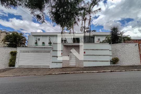 Fachada de casa à venda com 4 quartos, 792m² em Jardim da Saúde, São Paulo