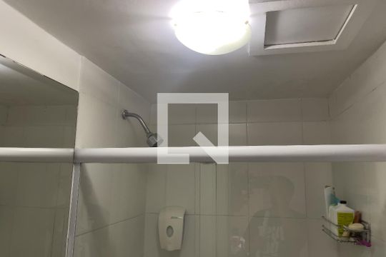Banheiro de apartamento para alugar com 2 quartos, 50m² em Jardim Primavera, Duque de Caxias