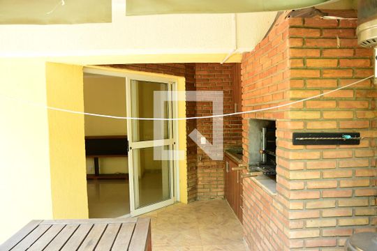 Quintal de casa de condomínio para alugar com 3 quartos, 200m² em Jardim Barbacena, Cotia