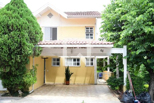 Fachada de casa de condomínio para alugar com 3 quartos, 200m² em Jardim Barbacena, Cotia