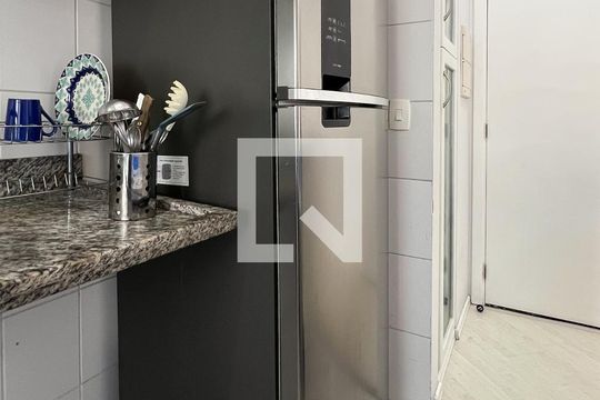 Cozinha de apartamento para alugar com 2 quartos, 57m² em Vila Olímpia, São Paulo