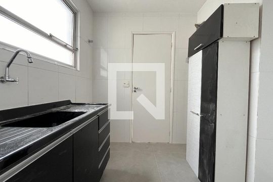 Cozinha  de apartamento para alugar com 1 quarto, 51m² em Vila Guarani (zona Sul), São Paulo