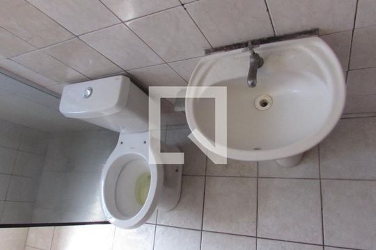 Banheiro de casa para alugar com 2 quartos, 100m² em Jardim Catanduva, São Paulo
