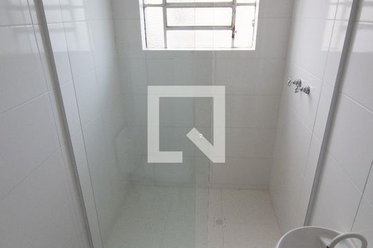Banheiro de apartamento à venda com 2 quartos, 97m² em São João, Porto Alegre