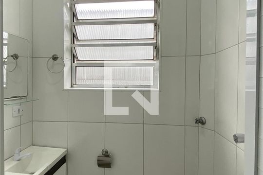 Banheiro de casa para alugar com 1 quarto, 40m² em Jardim Iracema, Barueri
