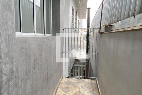Sacada de casa para alugar com 1 quarto, 40m² em Jardim Iracema, Barueri
