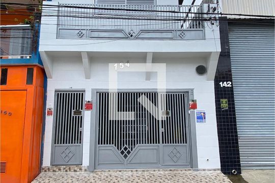 Fachada de casa para alugar com 1 quarto, 40m² em Jardim Iracema, Barueri