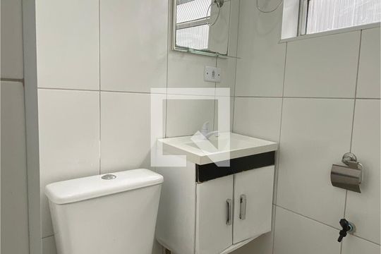 Banheiro de casa para alugar com 1 quarto, 40m² em Jardim Iracema, Barueri