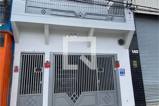 Fachada de casa para alugar com 1 quarto, 40m² em Jardim Iracema, Barueri