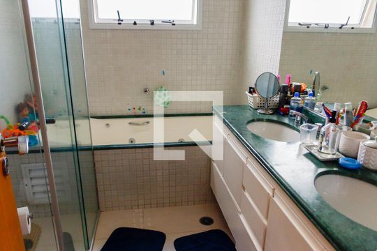Banheiro da Suíte 1 de apartamento para alugar com 3 quartos, 181m² em Umuarama, Osasco