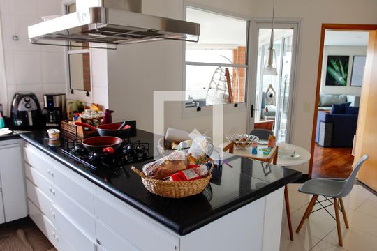 Cozinha de apartamento para alugar com 3 quartos, 181m² em Umuarama, Osasco