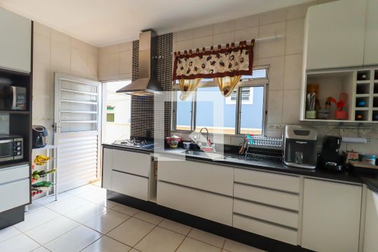 Cozinha de casa de condomínio à venda com 3 quartos, 180m² em Chácara Morada Mediterrânea, Jundiaí