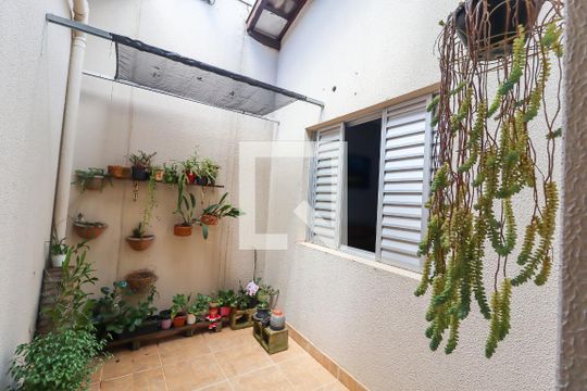 Jardim de casa de condomínio à venda com 3 quartos, 180m² em Chácara Morada Mediterrânea, Jundiaí