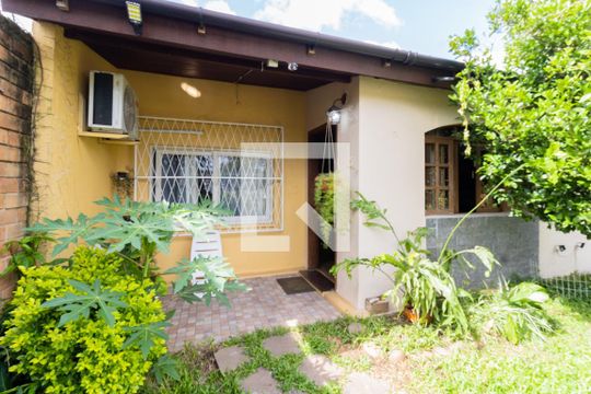 Quintal de casa à venda com 3 quartos, 130m² em Mato Grande, Canoas