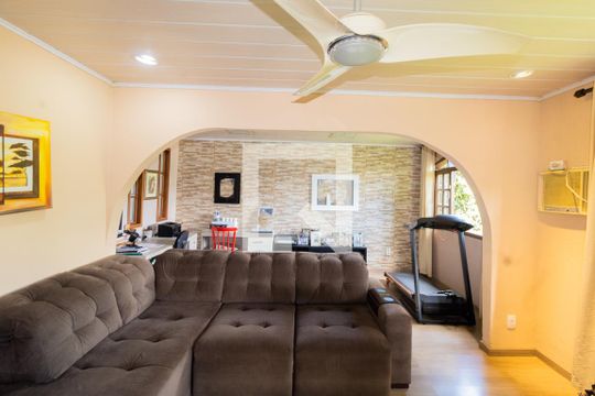 Sala de casa à venda com 3 quartos, 130m² em Mato Grande, Canoas