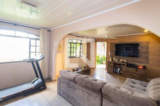 Sala de casa à venda com 3 quartos, 130m² em Mato Grande, Canoas