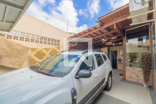 Garagem de casa à venda com 3 quartos, 130m² em Mato Grande, Canoas